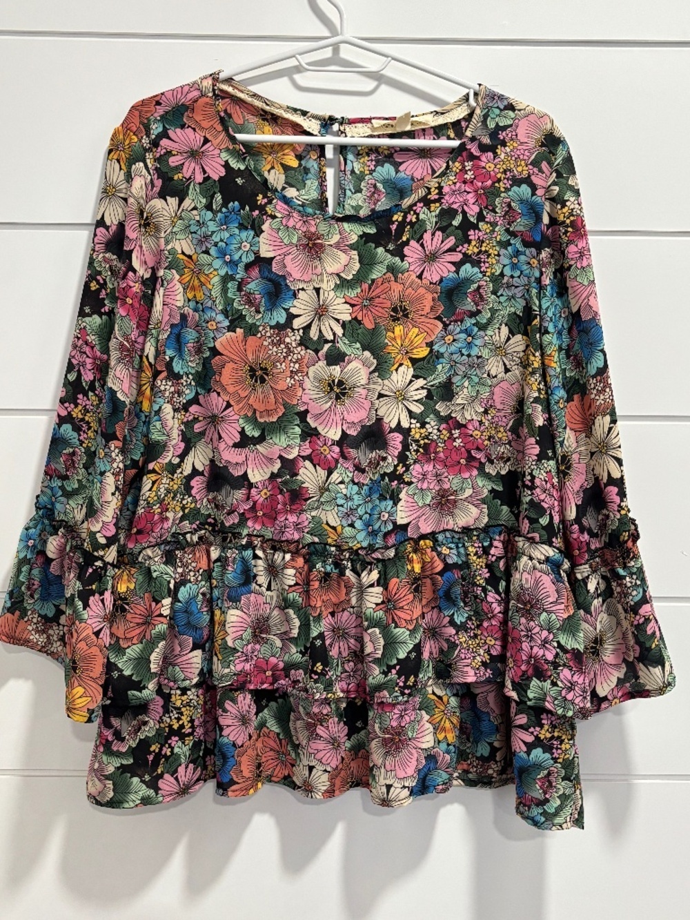 Flint & Moss floral blouse with tiered flounce bottom and 3/4 flounce sleeves